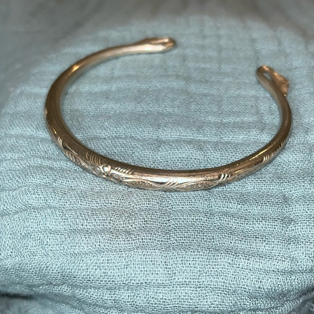 Engraved Silver Bangle Bracelet - a cuff with Floral Detailing - Picture 10 of 15